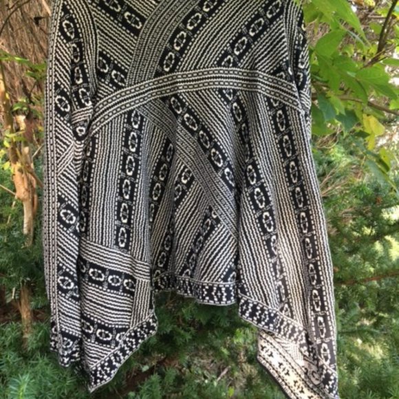 Waterfall cardigan NWOT with geometric design M. - Picture 8 of 9